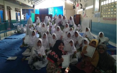 Pendidikan Karakter dengan Menulis Al-Qur'an Metode Follow The Line